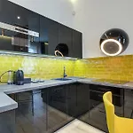 Luxury By Hi5 -andrassy Апартаменты *