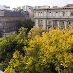 Luxury By Hi5 -andrassy Апартаменты *