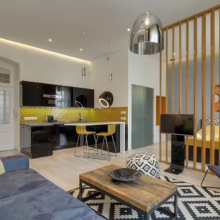 Luxury By Hi5 -andrassy بودابست